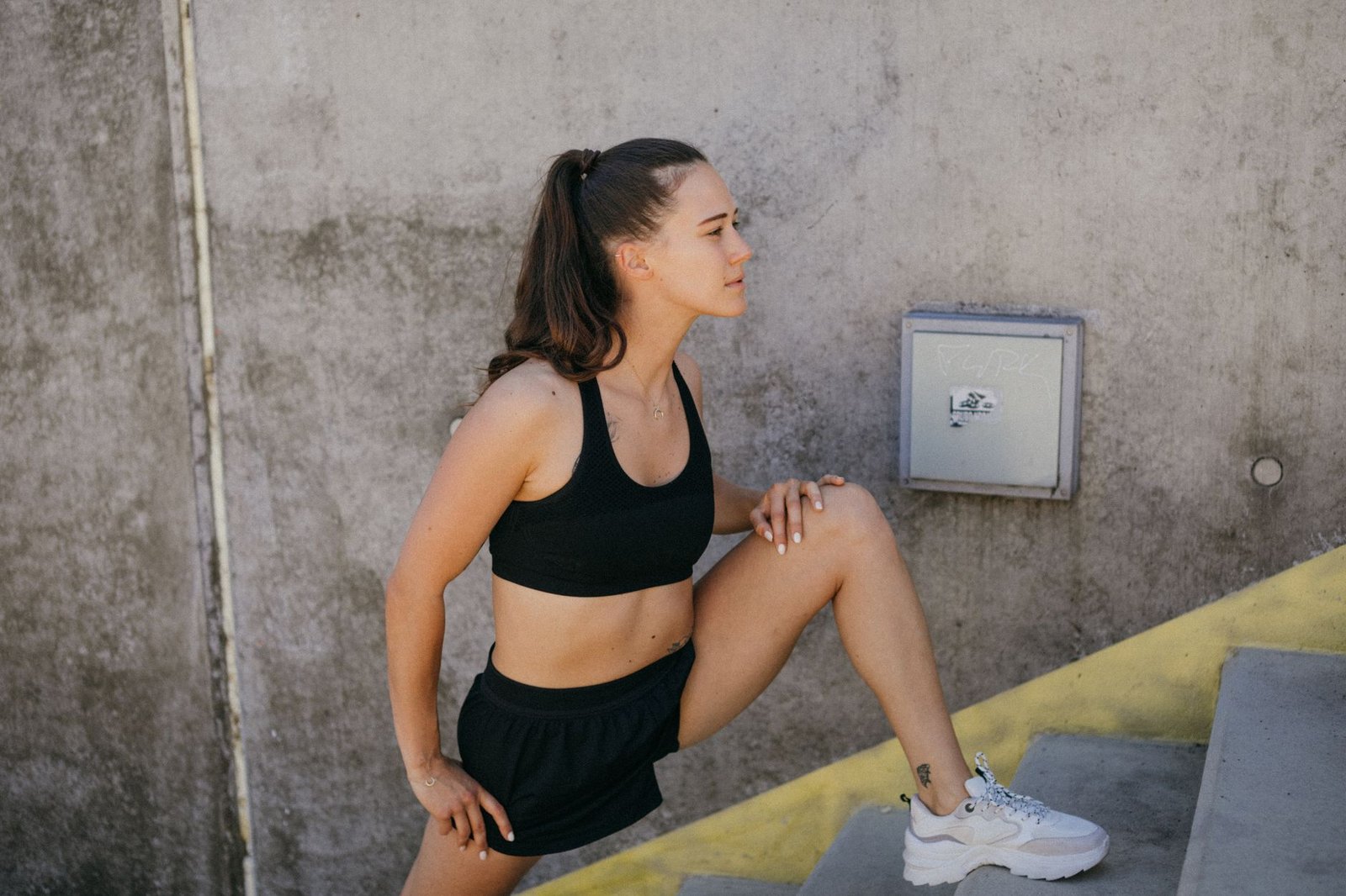 Stretching sequence targeting hip flexors before marathon training