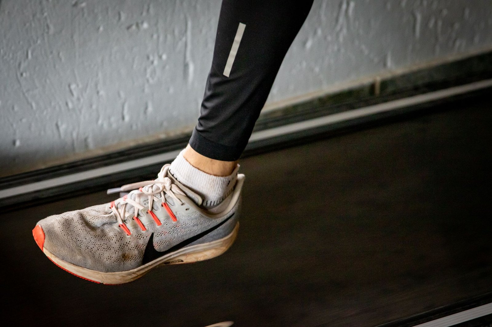 Athlete running in place with metronome, controlled leg turnover