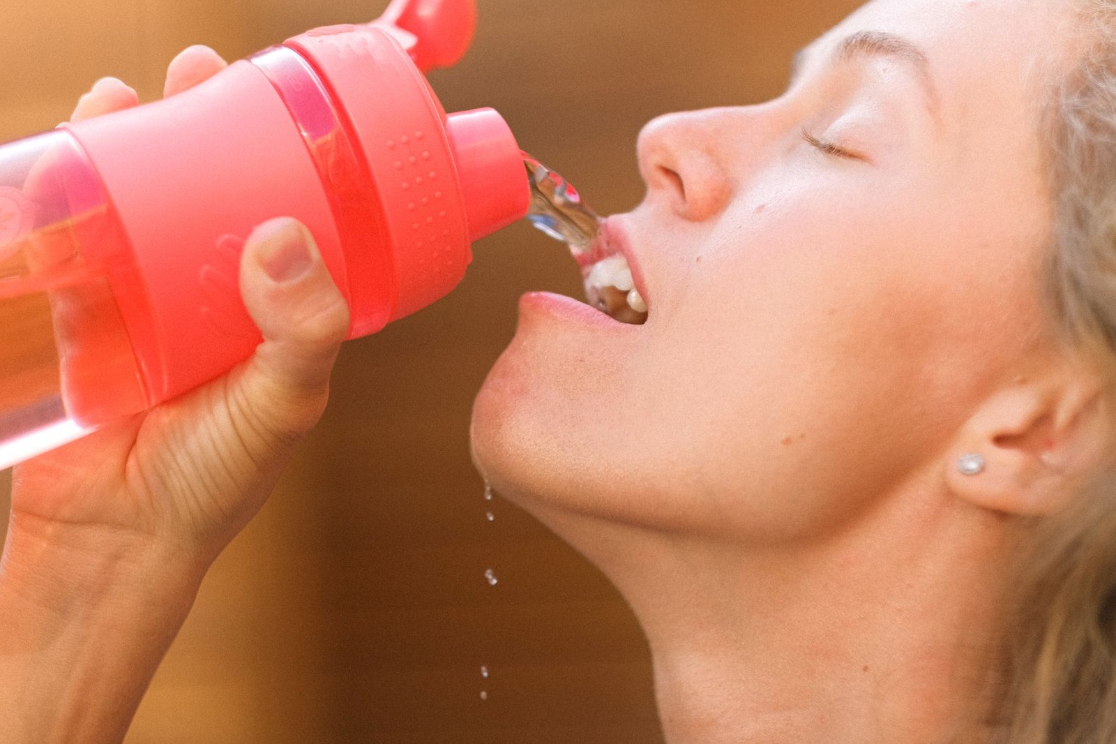 Runner sipping sports drink at timed intervals during race