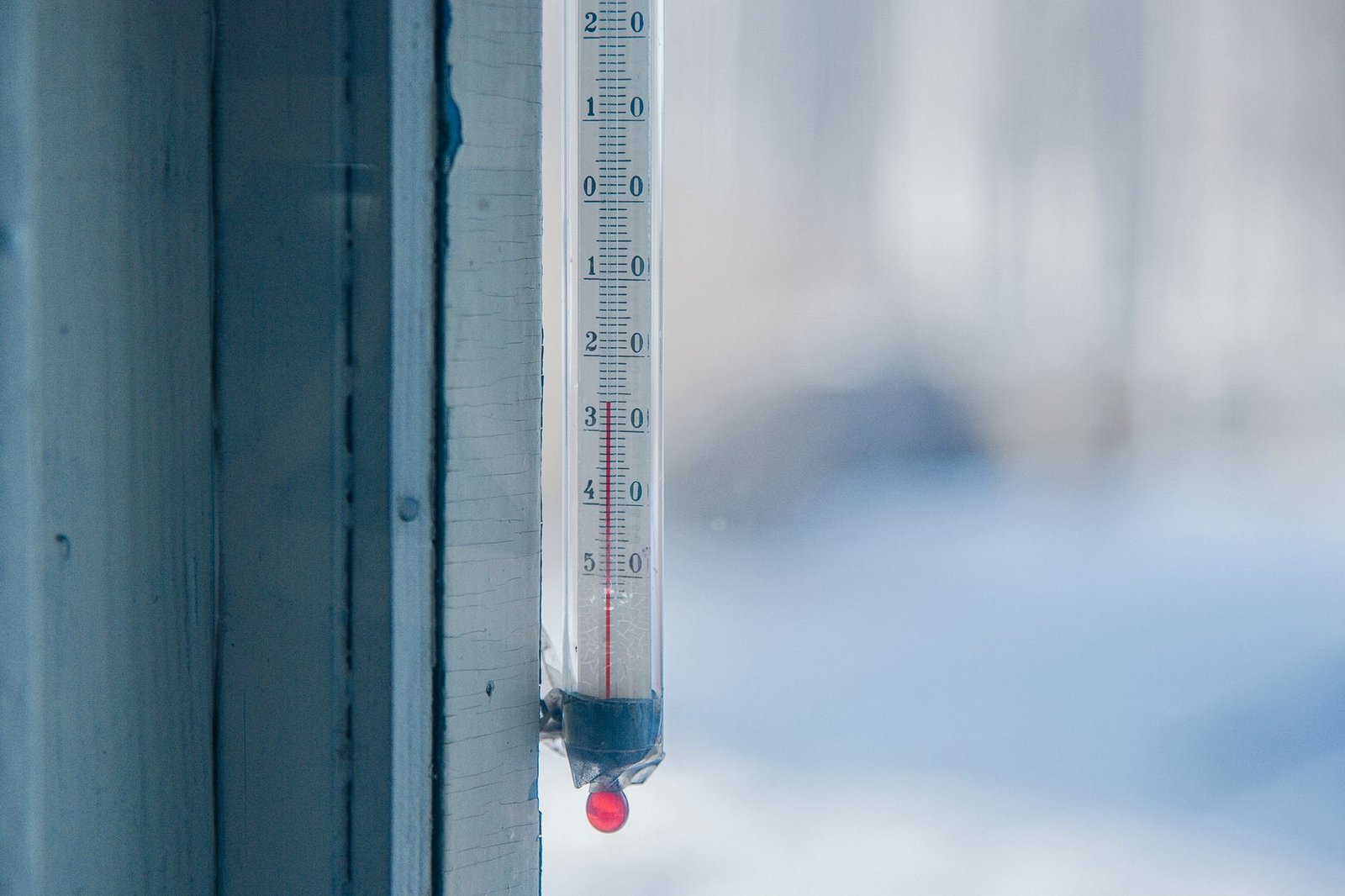 Handheld device measuring exertion during cold, gusty walk