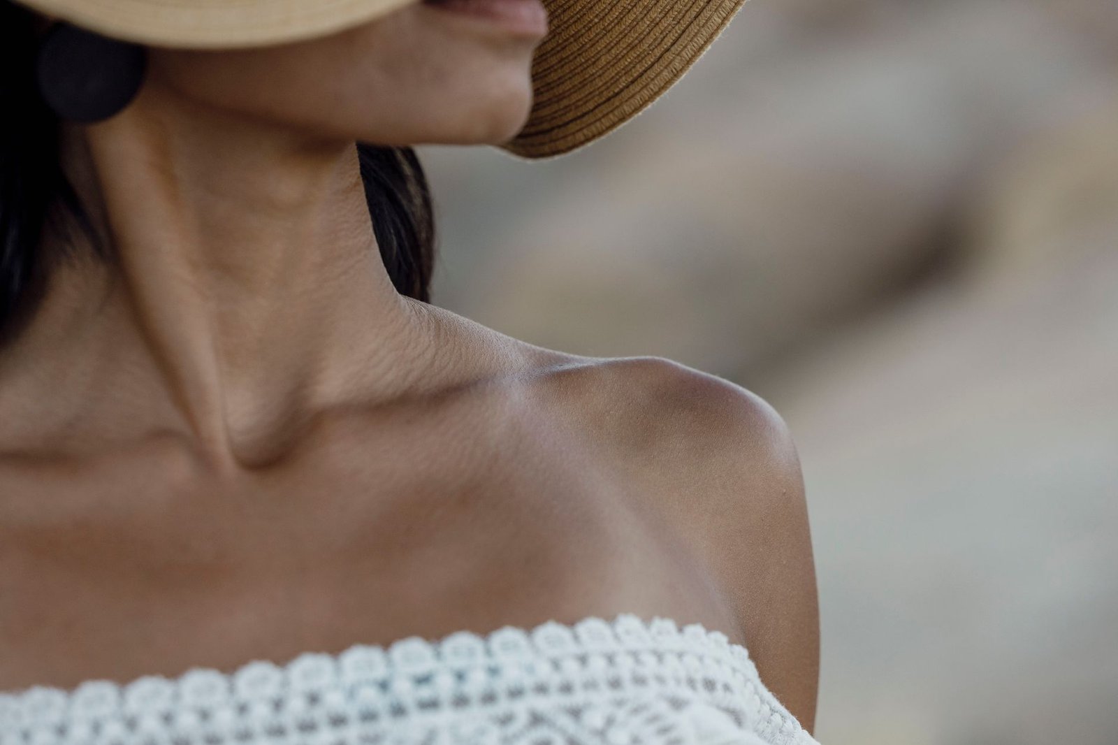 Adjusting shirt collar to prevent rubbing and irritation