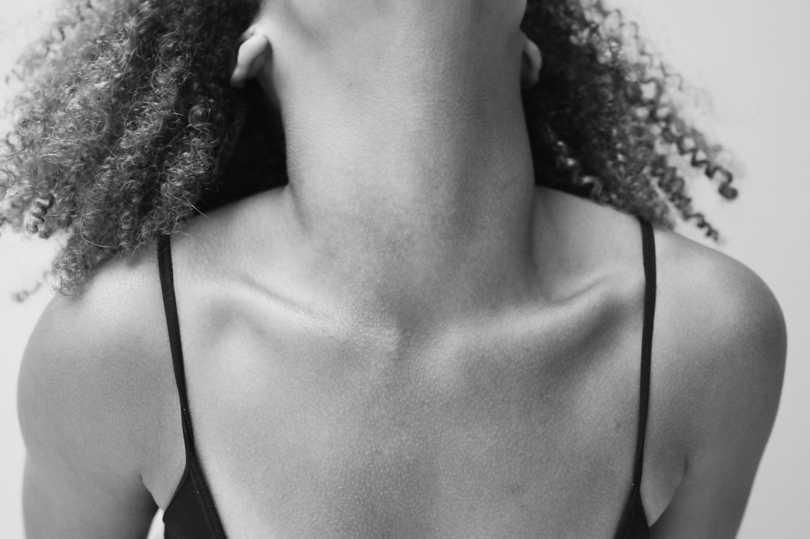 Wearing breathable bandage to protect chafed neckline area