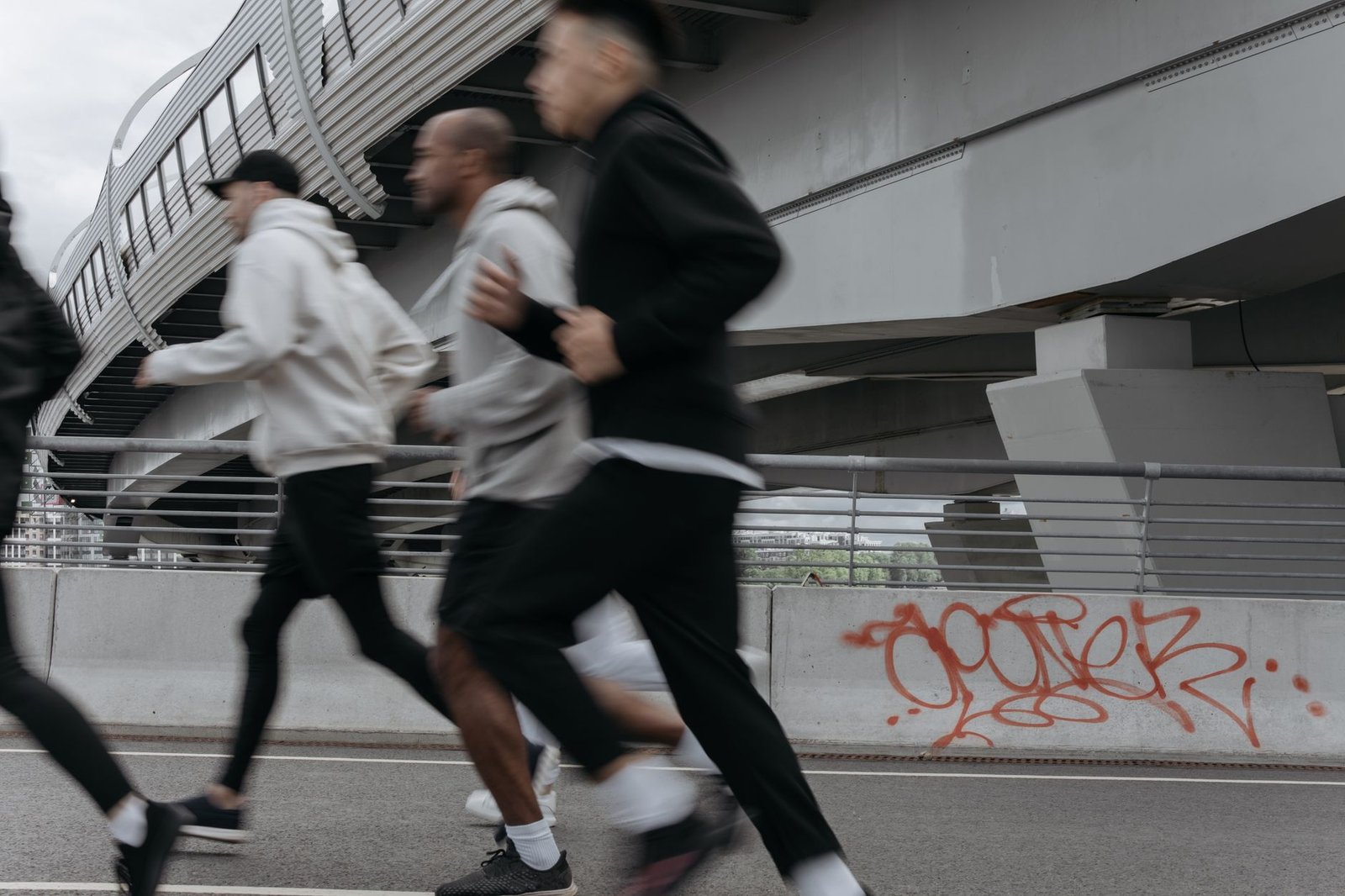 Runner checking mapped pressure zones to prevent irritation