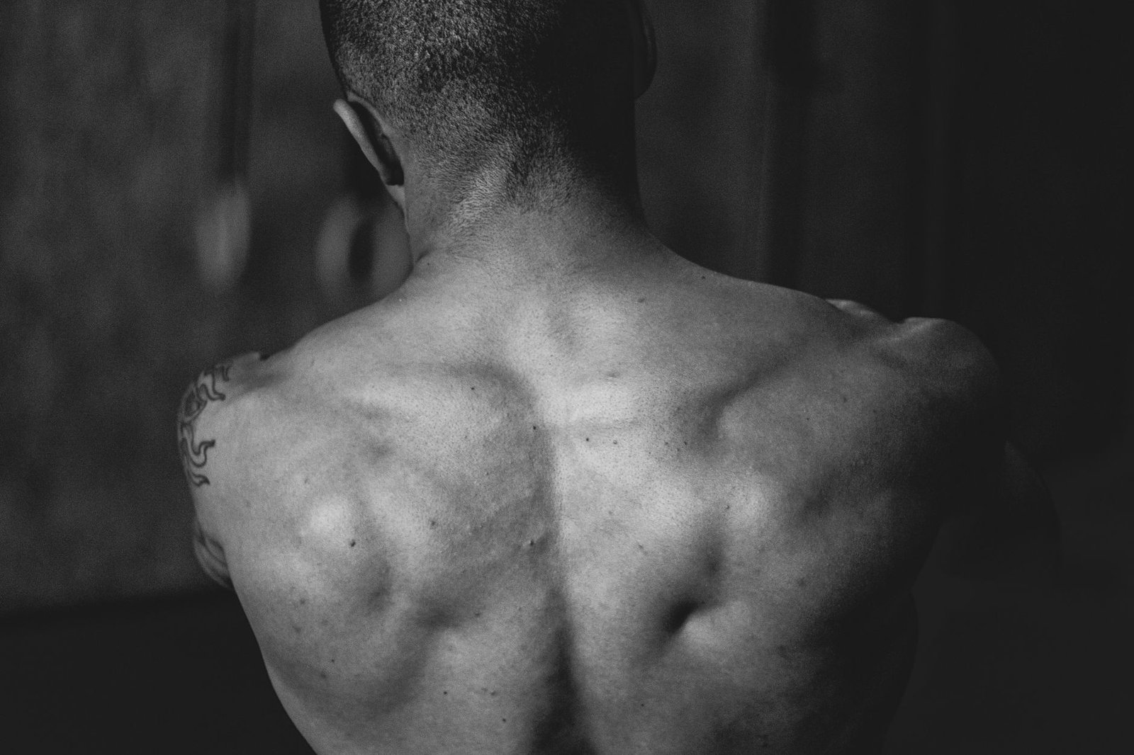 Overhead view of upper back stretch with correct alignment
