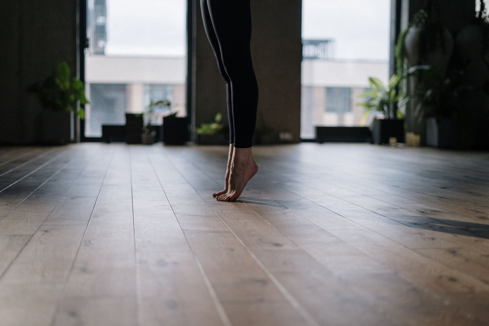 Close-up of ankle range-of-motion drill targeting Achilles comfort