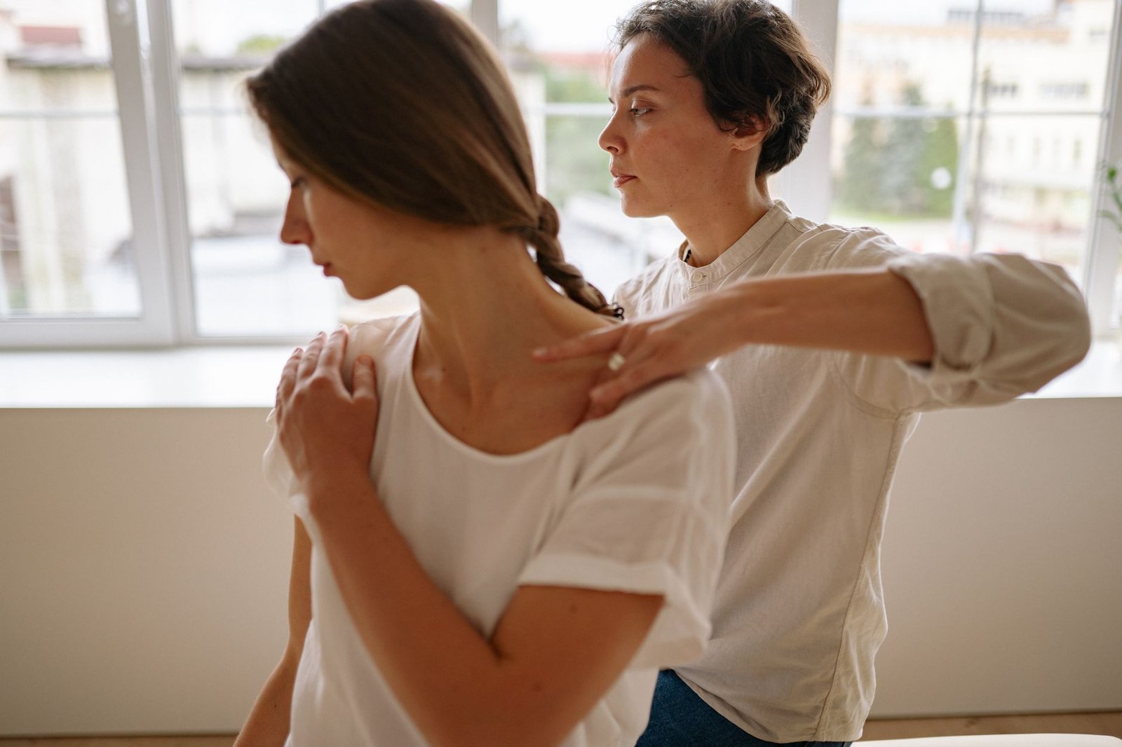 Coach demonstrates upper-body tension release cue technique