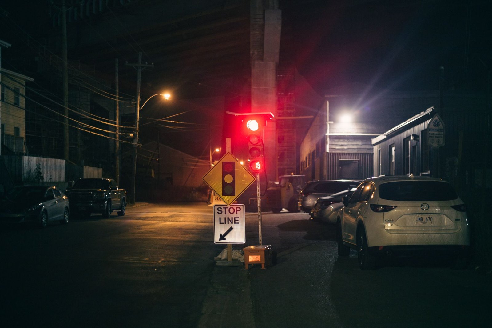 City cyclist timing stops to keep rhythmic momentum