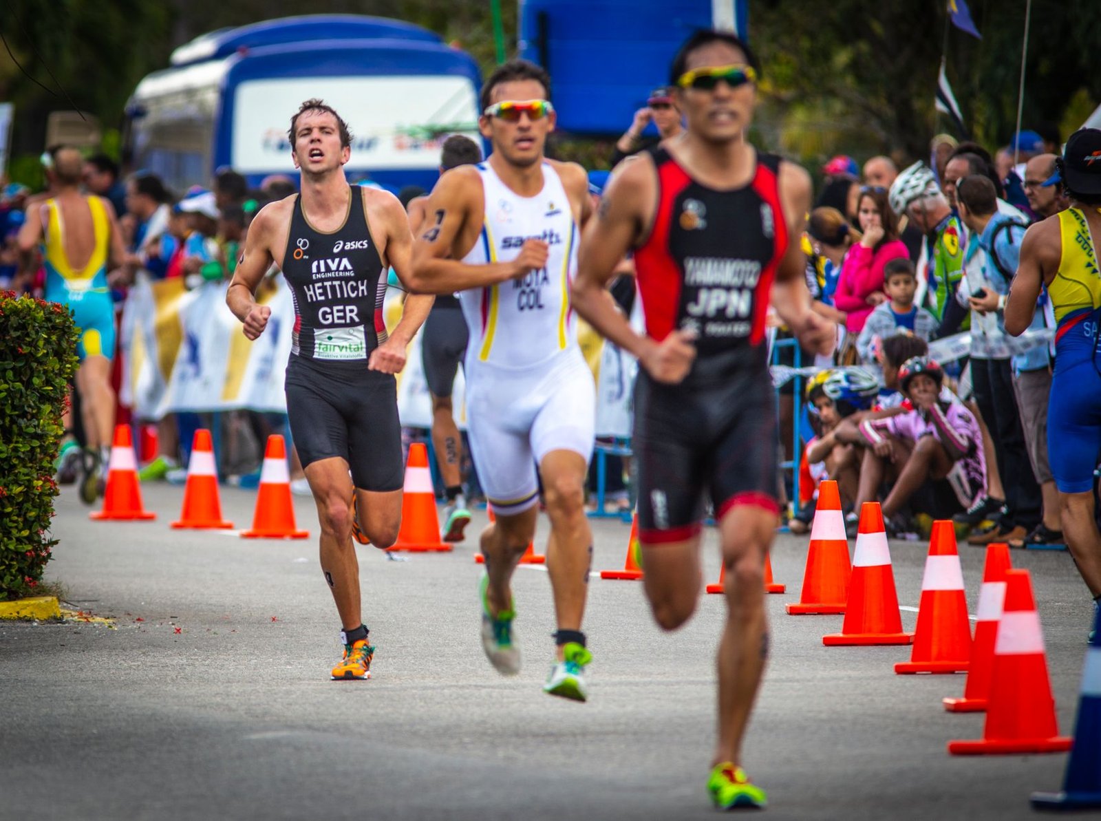 Runner sprinting at top, protecting legs from overexertion