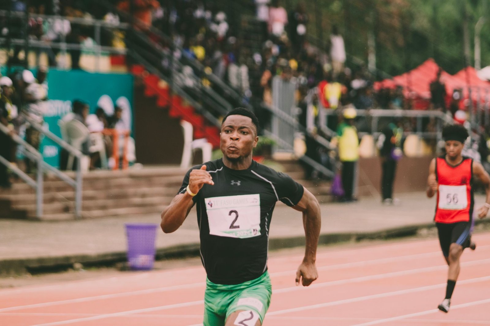 Athlete using cues for safe form during final sprint