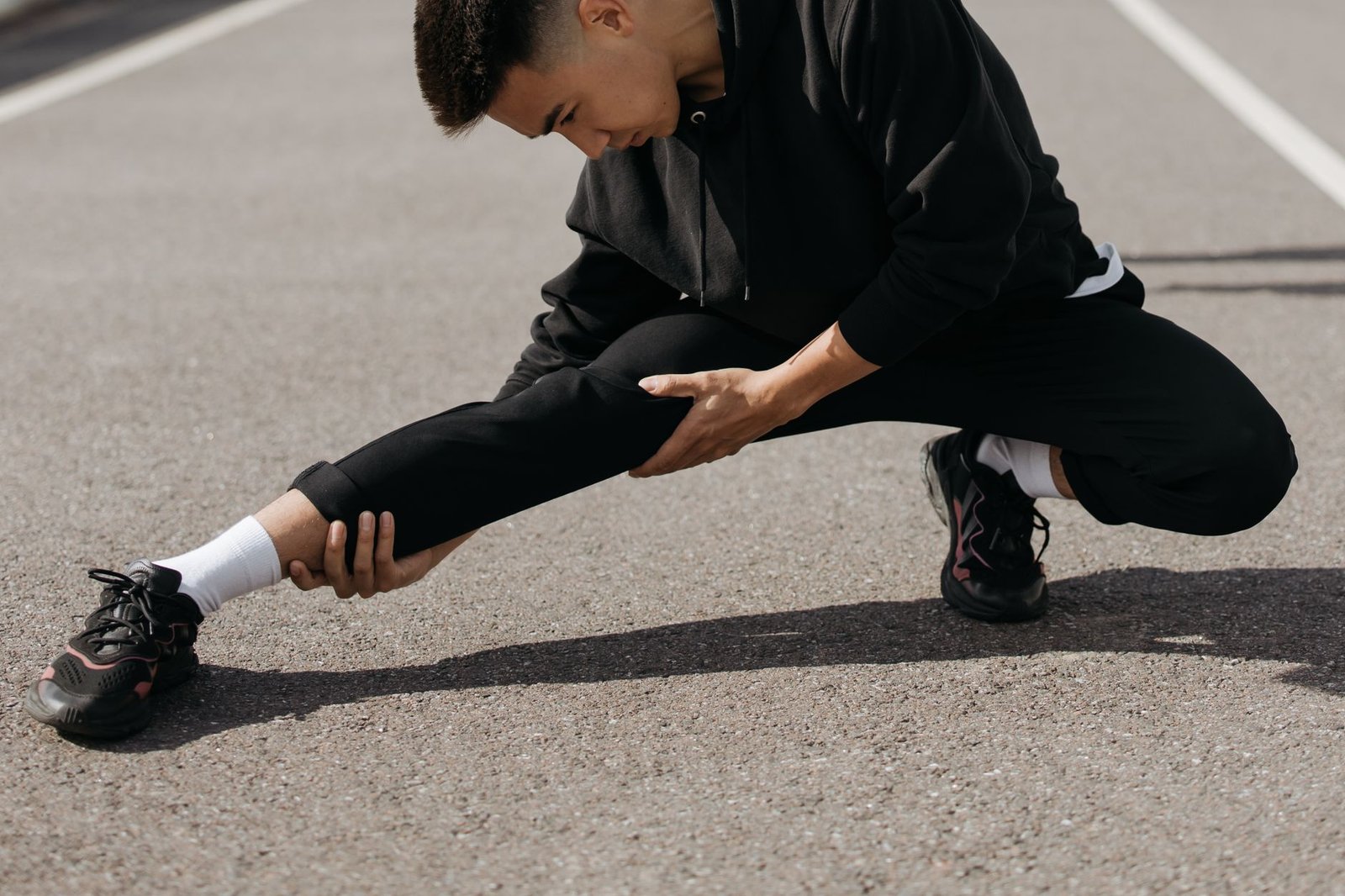 Runner holding foam roller, focusing on mobility not myths