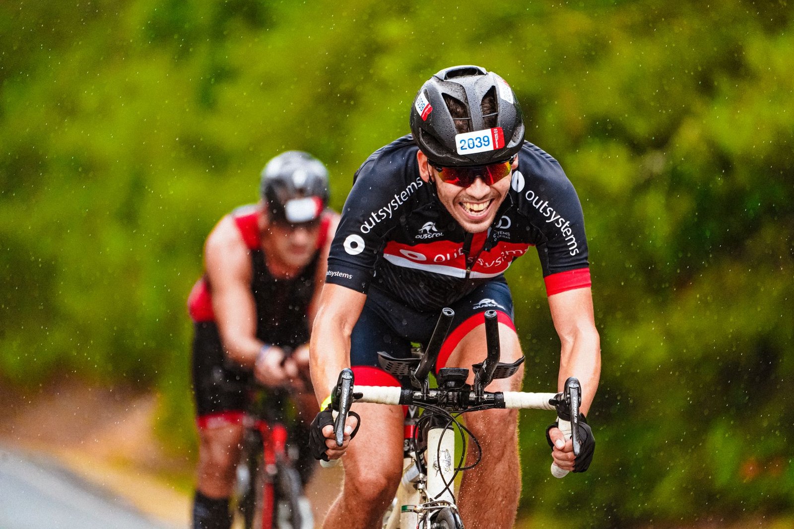 Athlete tracking pace and heart rate during tempo intervals
