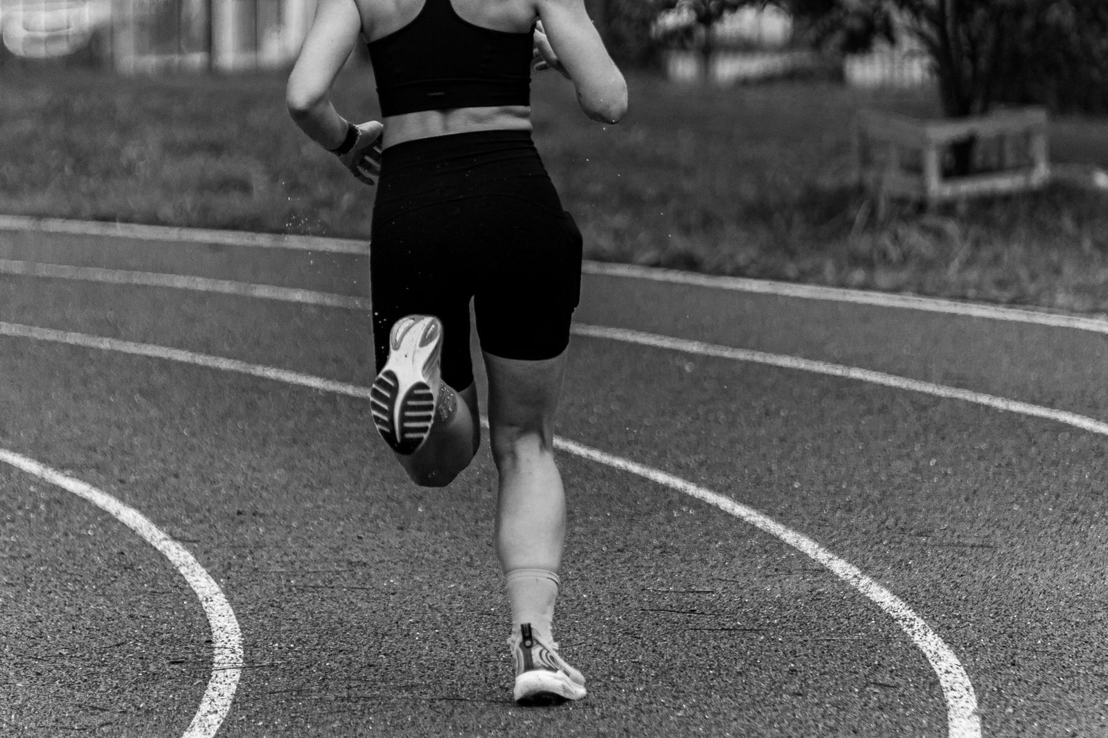Split-screen showing 400m repeats and recovery jog routes