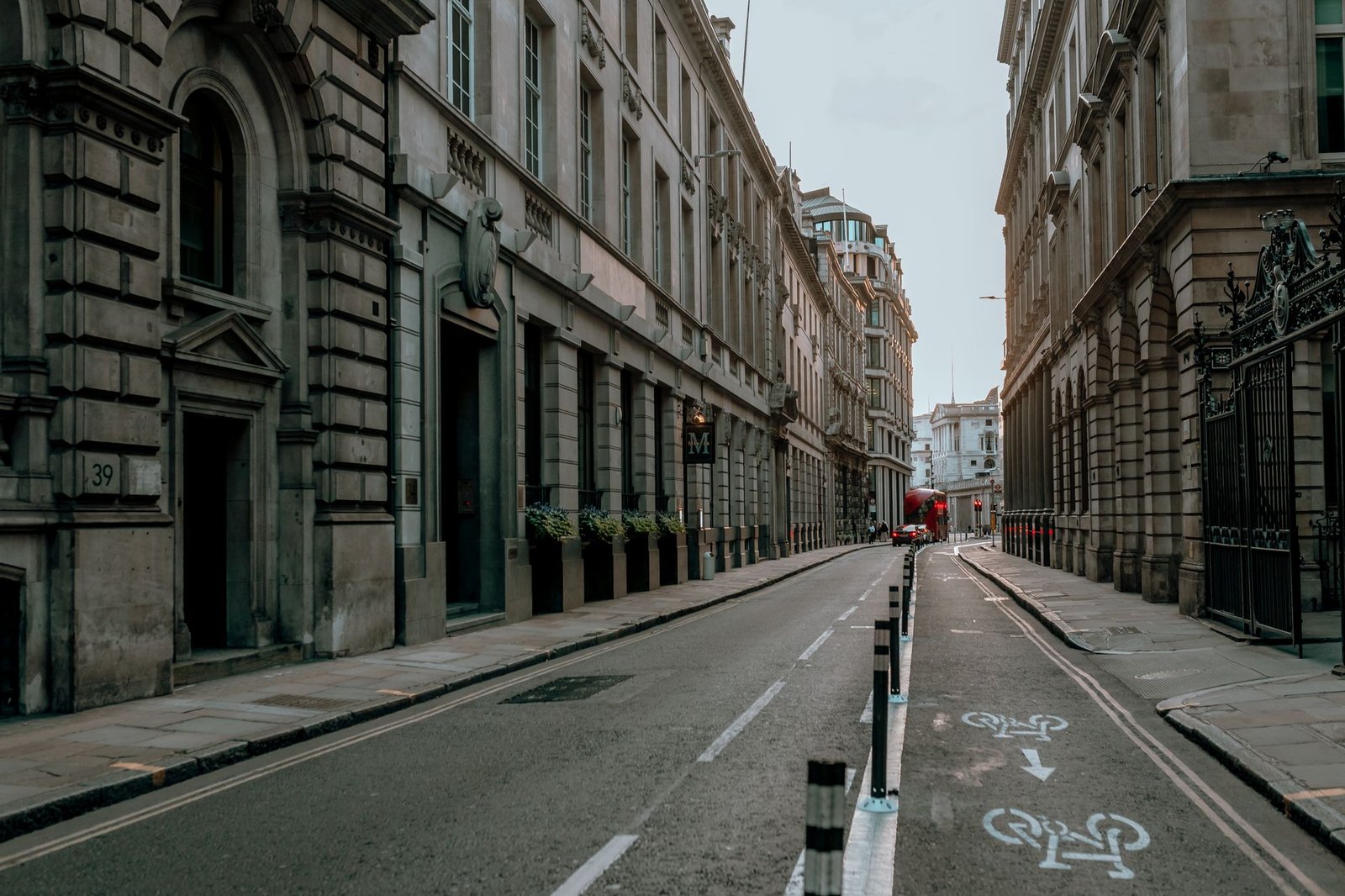 Weekend taper plan balancing travel, comfort, and safety