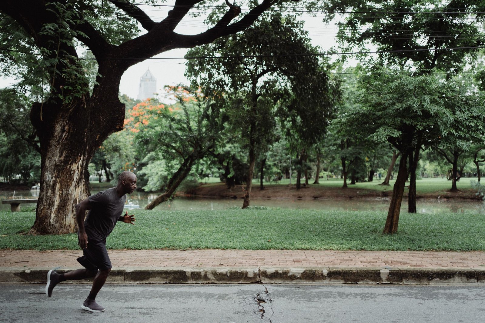 London skyline backdrop with runner focusing on effortless cadence