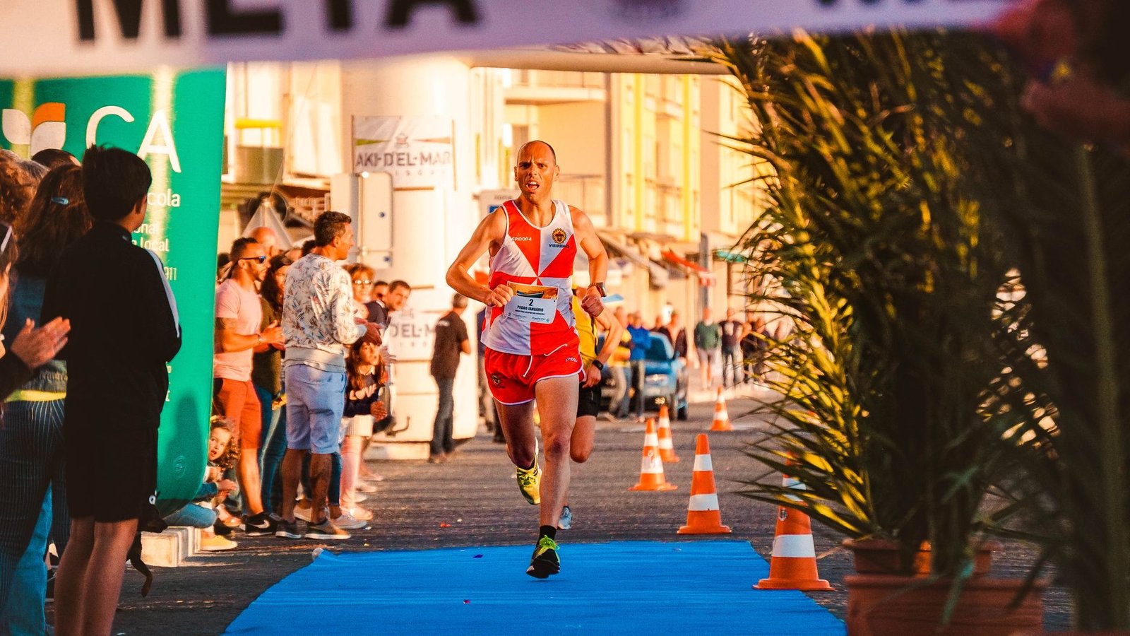 Coach watching pacing strategy for London Marathon finish strong
