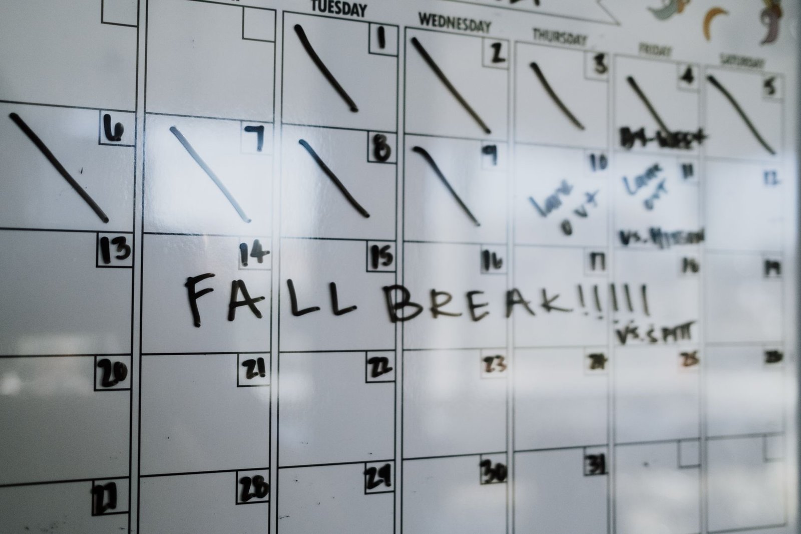 Calendar and stopwatch illustrating tapering plan without stress
